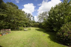 Lindfield_Garden- click for photo gallery